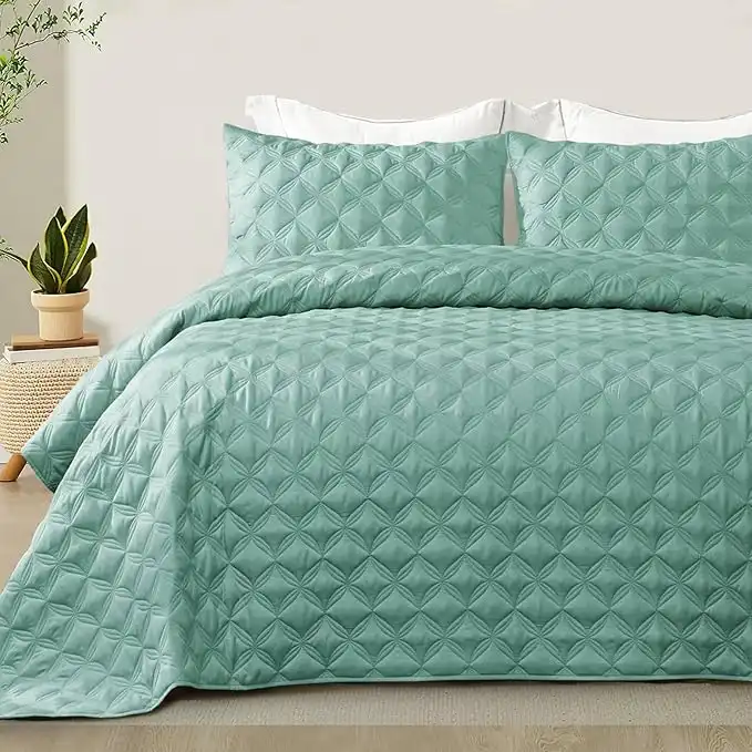 Exclusivo Mezcla Teal Green Quilt Set King Size (104"x96"), Lightweight Summer Quilt King for All Seasons, Soft Modern Geometric Bedspread Coverlet, 3 Piece (1 Quilt, 2 Pillow Shams)